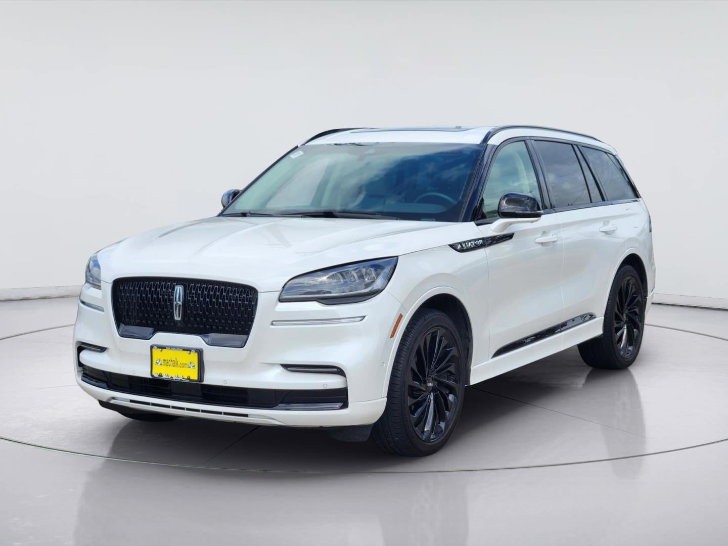 2024 Lincoln AVIATOR — rear three-quarter view