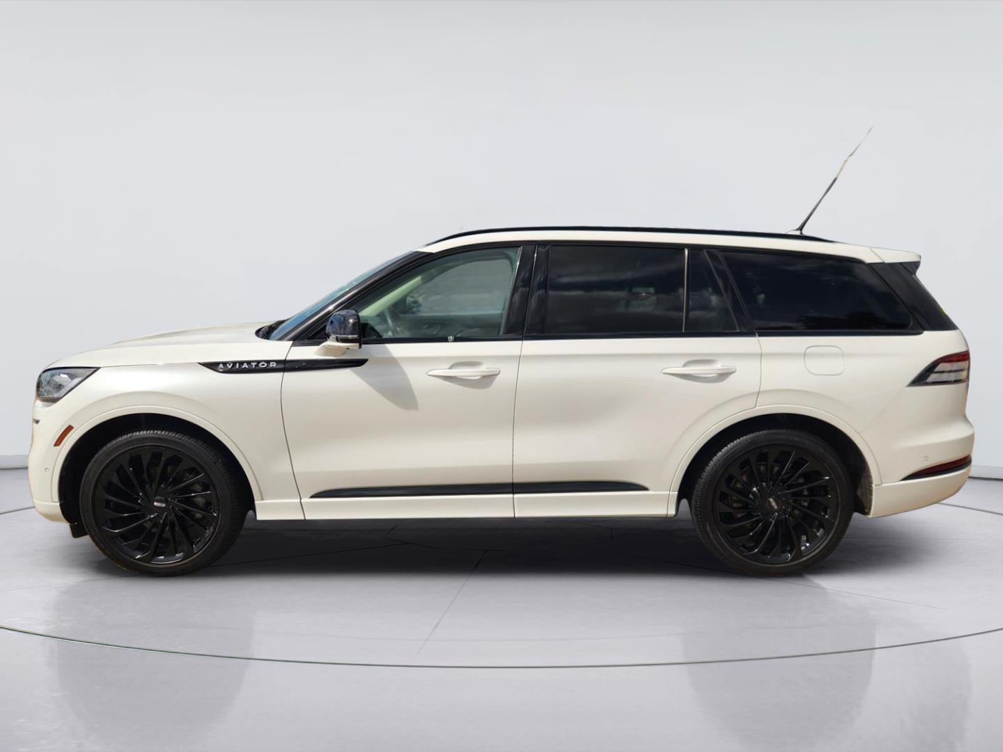 2024 Lincoln AVIATOR — interior view