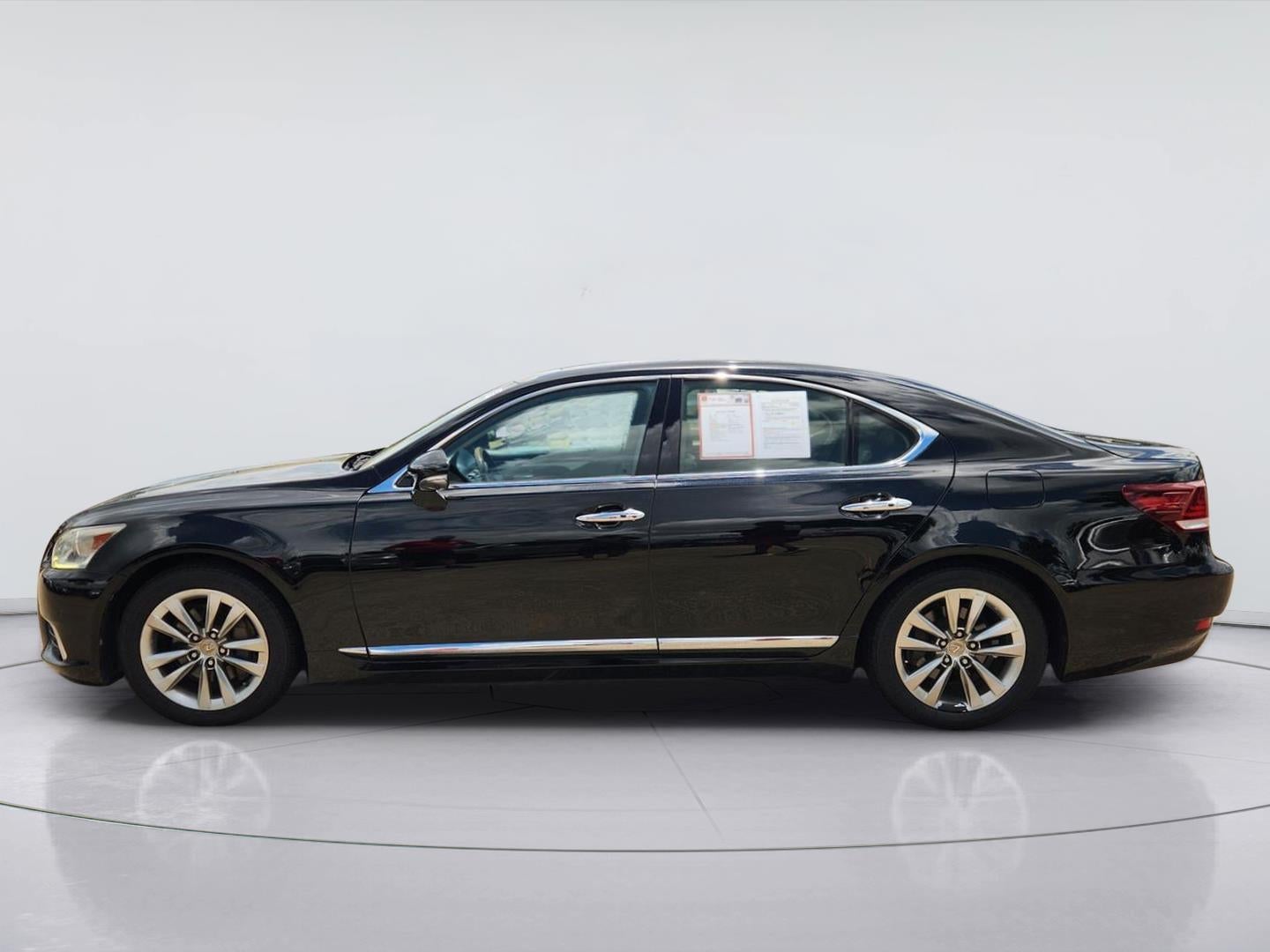 2014 Lexus LS 460 — interior view
