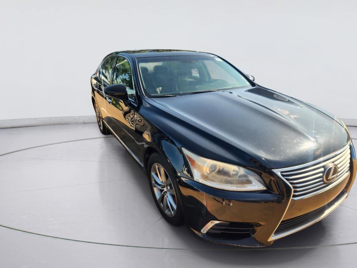 2014 Lexus LS 460 — detail view