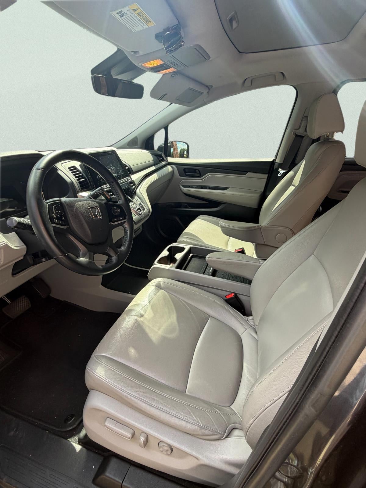 2019 Honda Odyssey EX-L w/Navi w/RES in Modern Steel Metallic — front three-quarter view