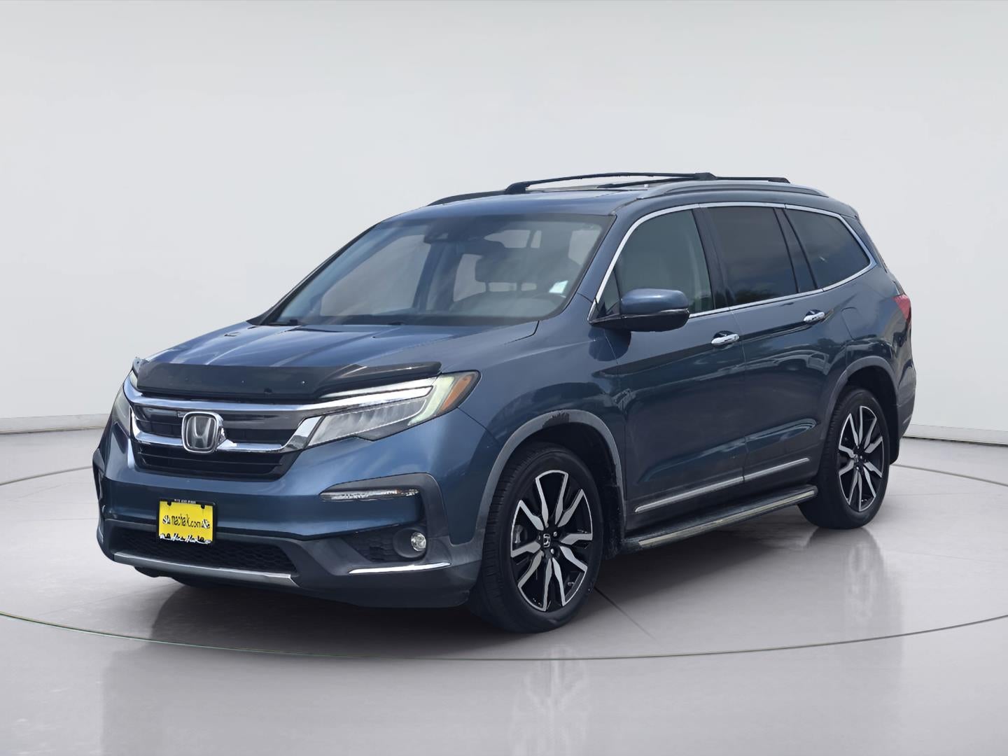 2019 Honda Pilot Elite in Other — front three-quarter view