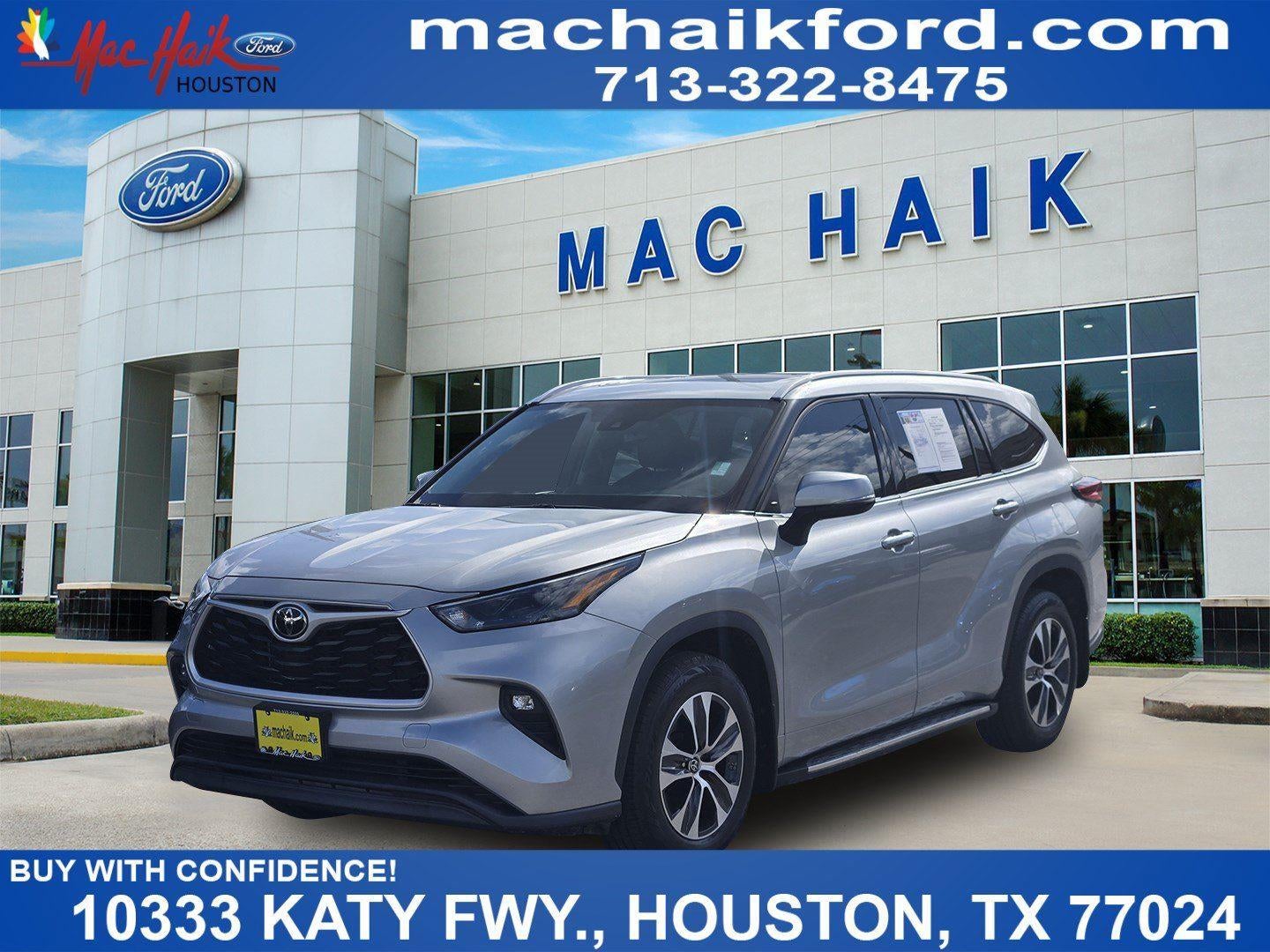 2022 Toyota Highlander XLE in Celestial Silver Metallic — front three-quarter view