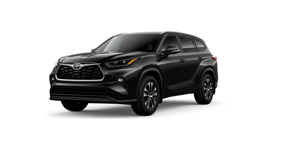 2026 Toyota Highlander XLE in Midnight Black Metallic — front three-quarter view