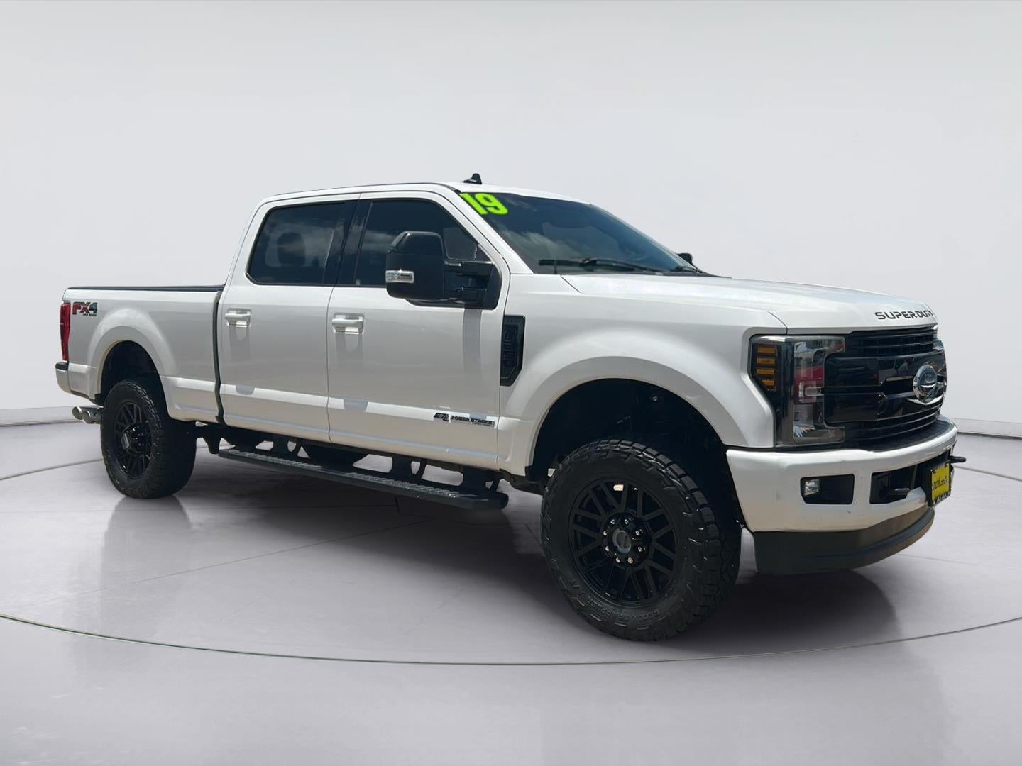 2019 Ford Super Duty F-250 Lariat in White Platinum Metallic Tri-Coat — front three-quarter view
