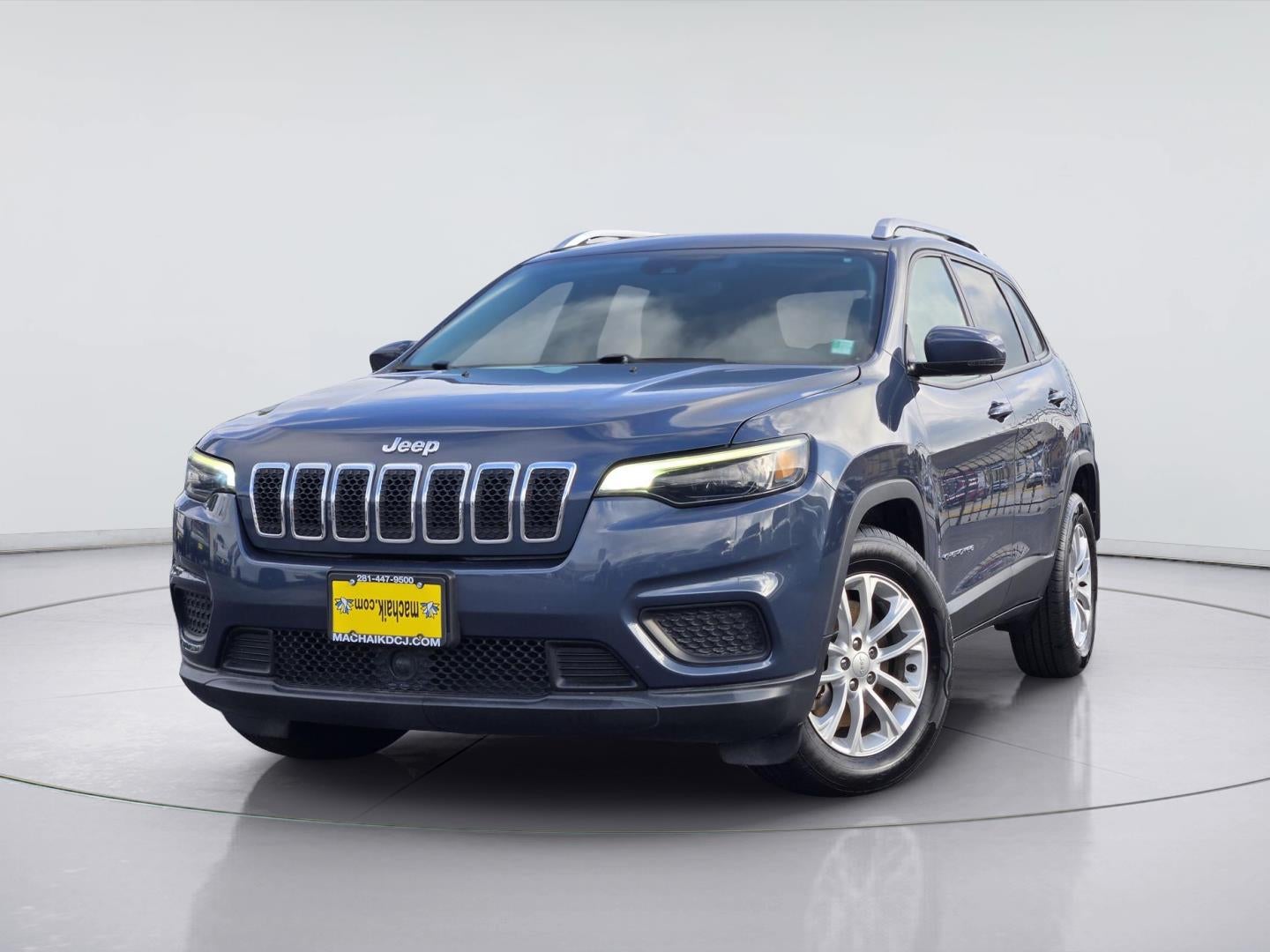 2021 Jeep Cherokee Latitude in Slate Blue Pearlcoat — front three-quarter view