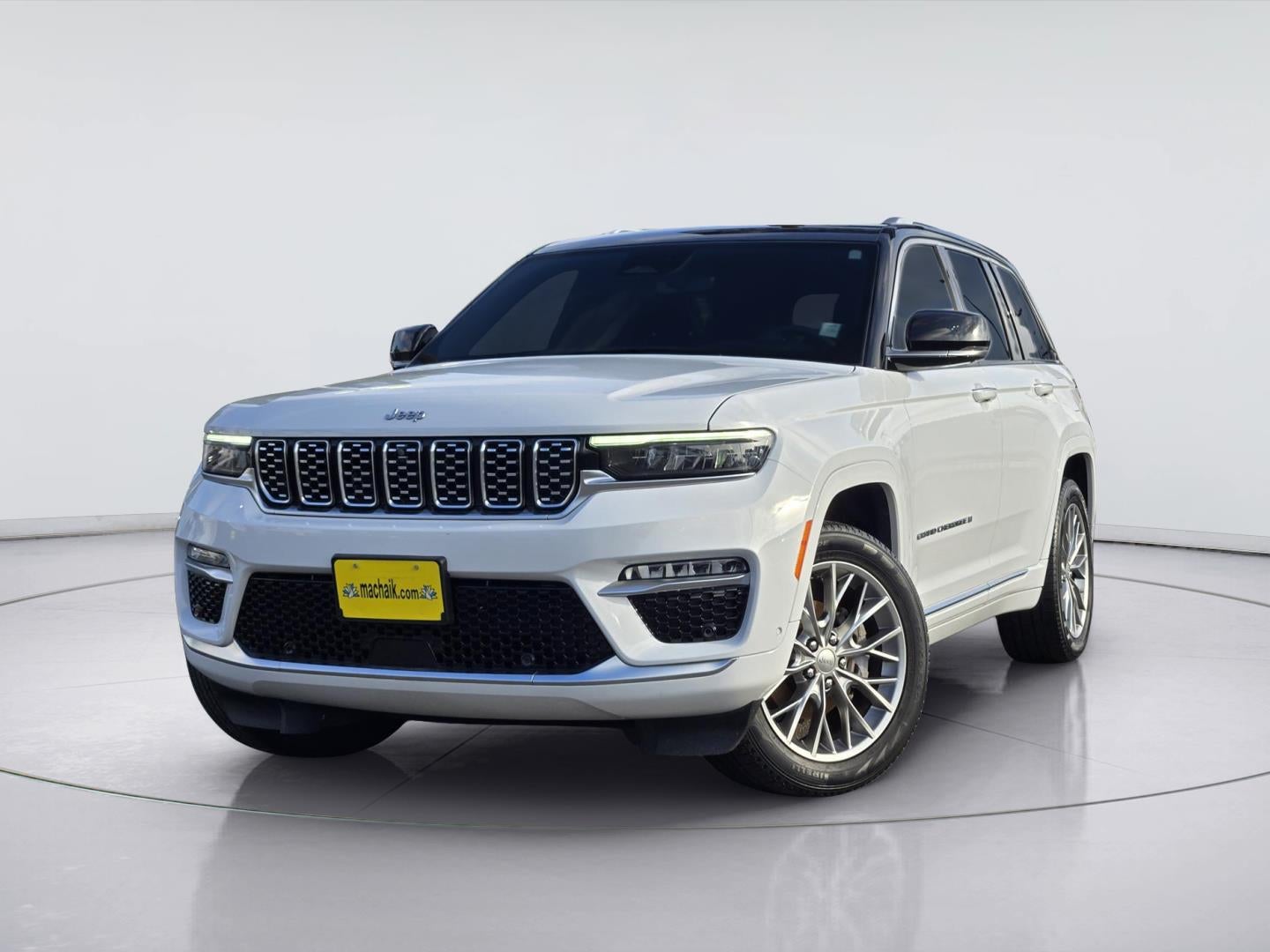 2024 Jeep Grand Cherokee Summit in Bright White Clearcoat — front three-quarter view